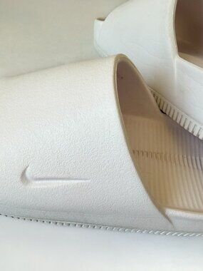 Nike Calm Slides White Women's Size 6 Like New Comfort Sandals.  (GT)